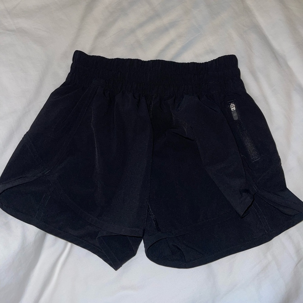 Lululemon shorts hotty hot high waisted 4"